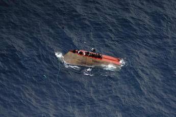 Migranti, naufragio al largo della Libia: "32 superstiti, oltre 70 i dispersi" Migranti, naufragio al largo della Libia: "32 superstiti, oltre 70 i dispersi"