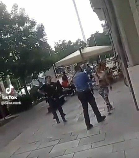 Un frame del video di Tik-Tok Un frame del video di Tik-Tok