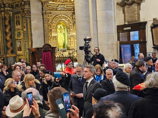 Applausi e lacrime al termine del funerale di Vittorio Emanuele di Savoia