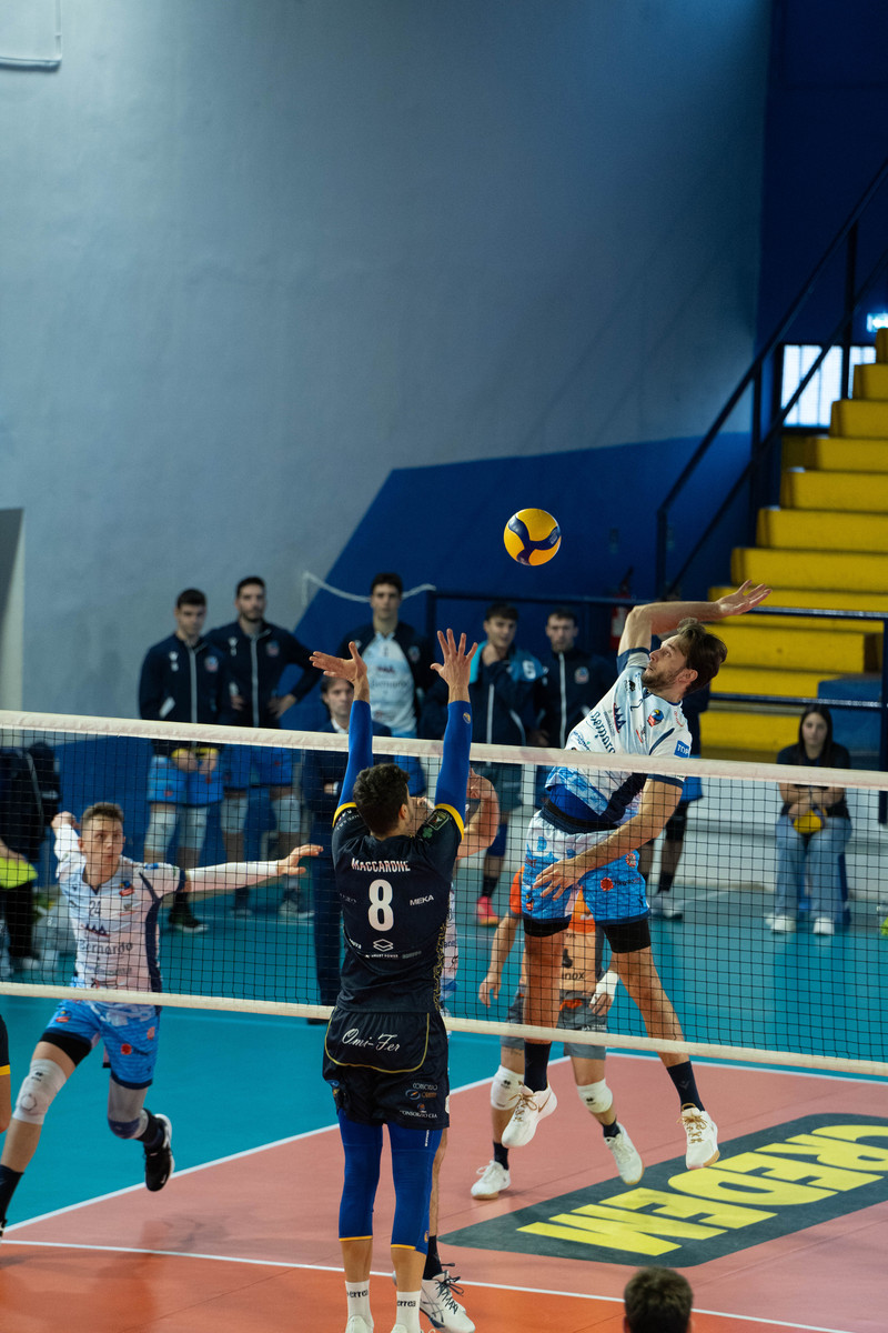 Lorenzo Codarin in attacco nella gara di andata con Palmi