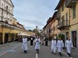 In foto la processione dei Battuti Bianchi