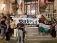 La manifestazione tenuta di fronte al municipio di Bra