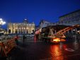 L'arrivo e la posa dell'abete in piazza San Pietro (Ph. Ansa Giupiemofoto) L'arrivo e la posa dell'abete in piazza San Pietro (Ph. Ansa Giupiemofoto)