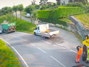 Murazzano, fuoristrada si incastra contro un mezzo per il trasporto terra