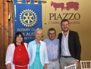Nella foto da sinistra Marina Piazzo, Piera Arata (presidente Incoming del Rotary Club Alba), Franco Allario e Luigi Minasso (foto Lucia Ernè) Nella foto da sinistra Marina Piazzo, Piera Arata (presidente Incoming del Rotary Club Alba), Franco Allario e Luigi Minasso (foto Lucia Ernè)