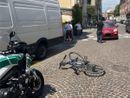 La bici a terra dopo l'investimento