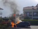 Auto in fiamme a Cherasco: intervengono i Vigili del Fuoco [VIDEO]