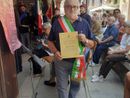 Il consigliere Roberto Cristino con il riconoscimento Il consigliere Roberto Cristino con il riconoscimento