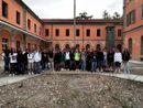 Le classi prime del 2025-26 riunite in cortile al suono della prima campanella Le classi prime del 2025-26 riunite in cortile al suono della prima campanella