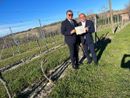 Il consigliere Sobrero con il Sindaco di Castagnole Lanze, Carlo Mancuso, in occasione dell'iniziativa "Adotta un filare" Il consigliere Sobrero con il Sindaco di Castagnole Lanze, Carlo Mancuso, in occasione dell'iniziativa "Adotta un filare"