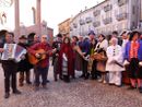 Le maschere di Famija in piazza Duomo per il Carnevale, tra le tante iniziative tradizionali del sodalizio langarolo Le maschere di Famija in piazza Duomo per il Carnevale, tra le tante iniziative tradizionali del sodalizio langarolo