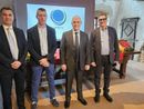 Da sinistra Davide Veglia, direttore Ortofruit Italia, Fabrizio Risso, presidente Lagnasco Group, Massimiliano Novelli, presidente Orbita SB e Domenico Paschetta, presidente Ortofruit Italia Da sinistra Davide Veglia, direttore Ortofruit Italia, Fabrizio Risso, presidente Lagnasco Group, Massimiliano Novelli, presidente Orbita SB e Domenico Paschetta, presidente Ortofruit Italia