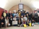 Foto di gruppo dei premiati con la giuria ed i membri dell’associazione Albero Inverso