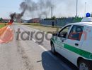 Auto in fiamme sulla Sp 3 a Trinità, nessun altro veicolo coinvolto e nessun ferito