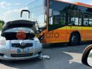 Cuneo, scontro tra auto e bus all'incrocio tra corso Alcide De Gaspari e corso Francia: lunghe code verso Borgo San Dalmazzo Cuneo, scontro tra auto e bus all'incrocio tra corso Alcide De Gaspari e corso Francia: lunghe code verso Borgo San Dalmazzo