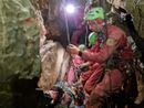 Dopo 24 ore di intervento, lo speleologo torinese è fuori dall'Abisso Paperino
