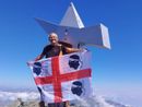 Giuseppe Mei sul Viso Mozzo con la bandiera della Sardegna