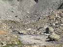 Situazione del laghetto (senz'acqua) al rifugio Morelli Buzzi . (pagina FB Rifugio Morelli Buzzi)