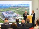 Il presidente della Fondazione Ospedale Alba-Bra Bruno Ceretto e la direttrice dell'Asl Cn2 Paolo Malvasio presentano il progetto per il rifacimento dell'ingresso nord dell'ospedale di Verduno Il presidente della Fondazione Ospedale Alba-Bra Bruno Ceretto e la direttrice dell'Asl Cn2 Paolo Malvasio presentano il progetto per il rifacimento dell'ingresso nord dell'ospedale di Verduno