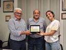 Flavio Zunino con il presidente dell'Avis provinciale Valentino Piacenza e la consigliera Matilda Brero