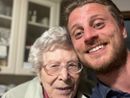 Fulvio Marino con nonna Rina nella foto che il conduttore televisivo ha pubblicato su Facebook Fulvio Marino con nonna Rina nella foto che il conduttore televisivo ha pubblicato su Facebook