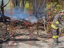 Incendio a Gaiola: fiamme nella scarpata sulla provinciale per Rittana, distrutto un vecchio capanno Incendio a Gaiola: fiamme nella scarpata sulla provinciale per Rittana, distrutto un vecchio capanno