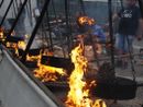 Le caldarroste cotte in modo tradizionale sul fuoco vivo alla Fiera del Marrone - foto di Maineri Teresa