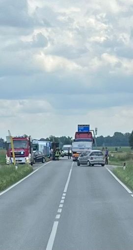 Camion fuori strada e ribaltato sulla strada provinciale 589 a Revello nel primo pomeriggio Camion fuori strada e ribaltato sulla strada provinciale 589 a Revello nel primo pomeriggio