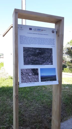 Santa Vittoria d'Alba: totem realizzati dagli studenti delle elementari raccontano la storia del paese Santa Vittoria d'Alba: totem realizzati dagli studenti delle elementari raccontano la storia del paese