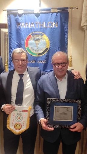 Bra celebra l’eccellenza sportiva: Enrico Cosmai premiato dal Panathlon Club