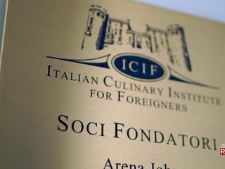 Nelle immagini alcuni frame dal servizio