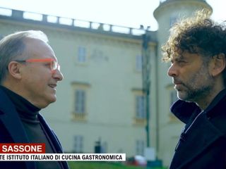 Nelle immagini alcuni frame dal servizio