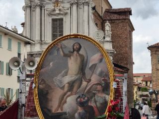 In foto la processione dei Battuti Bianchi
