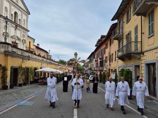 In foto la processione dei Battuti Bianchi