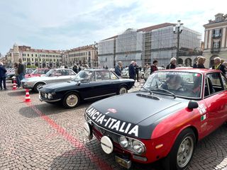 Appassionati, collezionisti e curiosi si sono dati appuntamento in Piazza Galimberti a Cuneo per l’Interclub Piemonte-Valle d’Aosta