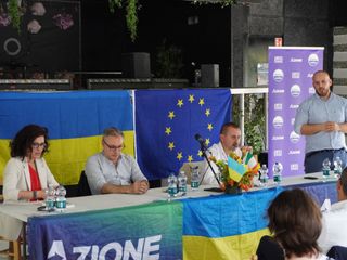 L'incontro tenuto a seguire al Caffè Latino L'incontro tenuto a seguire al Caffè Latino