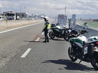 Vigili del Fuoco al lavoro lungo la tangenziale di Bra, nel primo pomeriggio