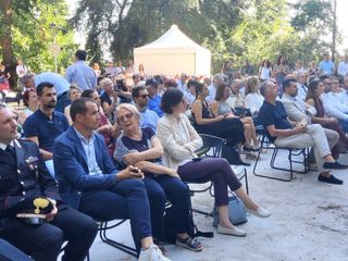 Alcuni momenti della presentazione tenuta ieri sera ai Giardini della Rocca Alcuni momenti della presentazione tenuta ieri sera ai Giardini della Rocca