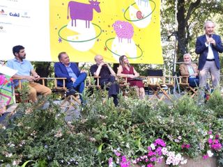 Alcuni momenti della presentazione tenuta ieri sera ai Giardini della Rocca Alcuni momenti della presentazione tenuta ieri sera ai Giardini della Rocca