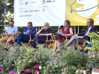 Alcuni momenti della presentazione tenuta ieri sera ai Giardini della Rocca Alcuni momenti della presentazione tenuta ieri sera ai Giardini della Rocca