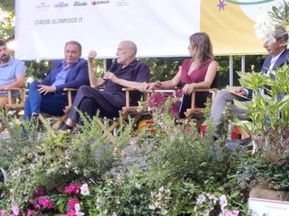 Alcuni momenti della presentazione tenuta ieri sera ai Giardini della Rocca Alcuni momenti della presentazione tenuta ieri sera ai Giardini della Rocca