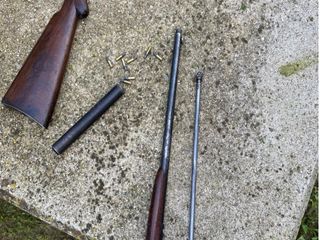 Armi e munizioni rinvenute nell'abitazione dell'indagato Armi e munizioni rinvenute nell'abitazione dell'indagato