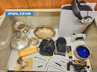 Il materiale ritrovato dalla Polizia