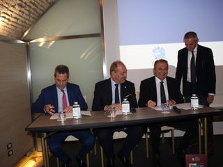 Alcuni momenti dell'evento di presentazione di prodotti tipici regionali a Roma