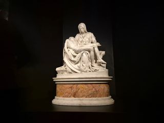 La Pietà di Michelangelo in mostra a Palazzo Banca d'Alba, dal 22 novembre 2025 al 1° marzo 2026. La Pietà di Michelangelo in mostra a Palazzo Banca d'Alba, dal 22 novembre 2025 al 1° marzo 2026.
