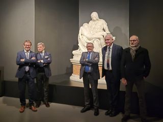 La Pietà di Michelangelo in mostra a Palazzo Banca d'Alba, dal 22 novembre 2025 al 1° marzo 2026. La Pietà di Michelangelo in mostra a Palazzo Banca d'Alba, dal 22 novembre 2025 al 1° marzo 2026.