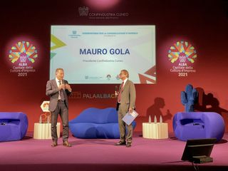 Da sinistra il presidente di Confindustria Cuneo Mauro Gola e Raoul Romoli Venturi, presidente dell’Osservatorio per la Comunicazione di Impresa di Confindustria Piemonte Da sinistra il presidente di Confindustria Cuneo Mauro Gola e Raoul Romoli Venturi, presidente dell’Osservatorio per la Comunicazione di Impresa di Confindustria Piemonte