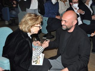 Con l'artista Valerio Berruti, cui la famiglia industriale ha commissionato la scultura di prossima inaugurazione nella piazza intitolata al cavalier Michele