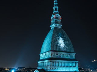 #BeppeFenoglio22 veste la Mole Antonelliana di Torino