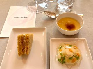 Lo speciale menu che Enrico Crippa ha dedicato a Giacomo Morra (foto Luciano Tona) Lo speciale menu che Enrico Crippa ha dedicato a Giacomo Morra (foto Luciano Tona)